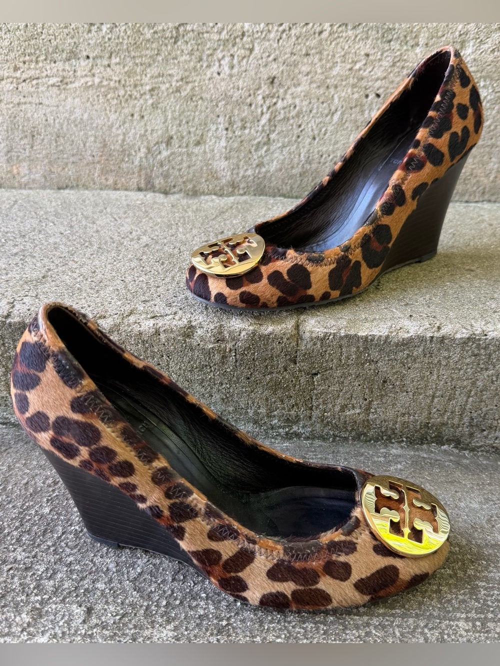 Tory Burch Sophie Calf Hair Leopard Print Stacked 4” Wedge Heels Women's 7.5M